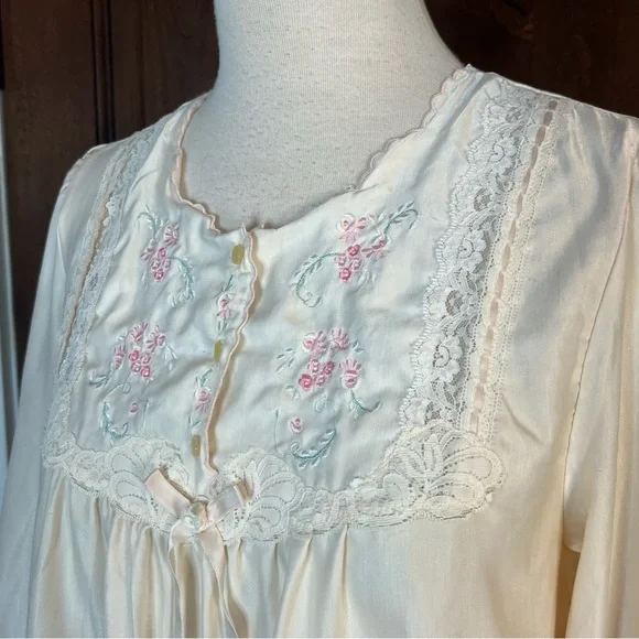 Vintage Cream Nightgown with Pink Floral Lace Yoke - Picture 11 of 13
